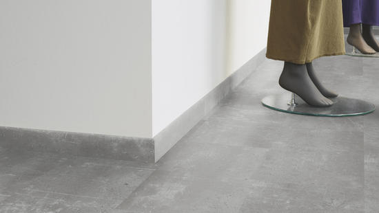 THH_LVT_SKIRTING_Composite_Cool_Grey
